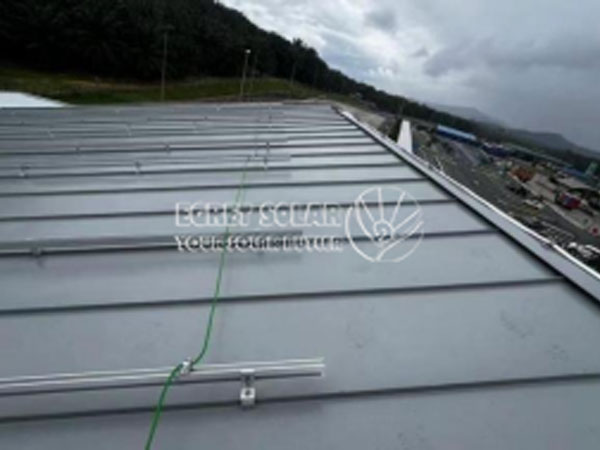 Pemasangan Atap Surya Dengan Standing Seam Clamp